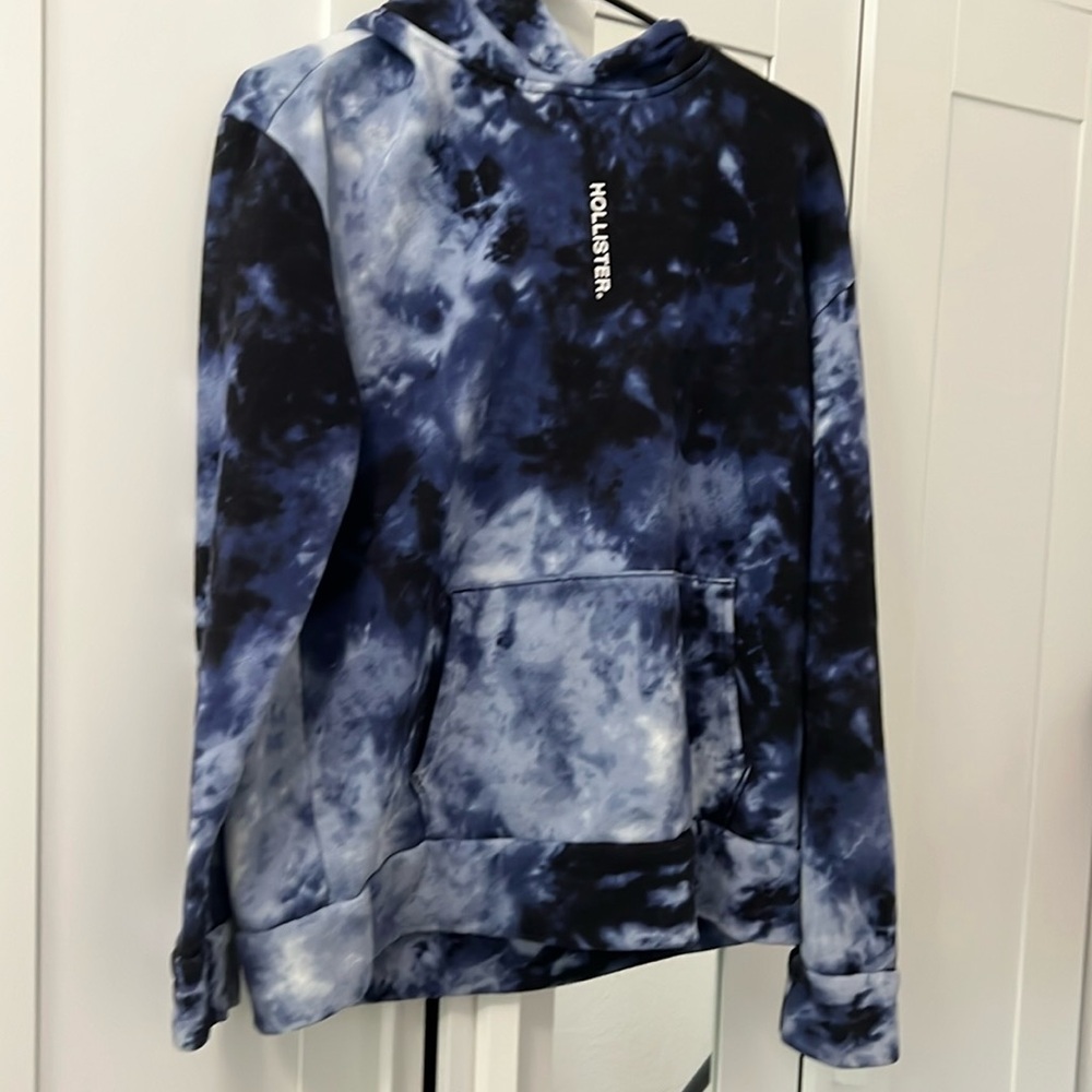 Hollister sweater medium